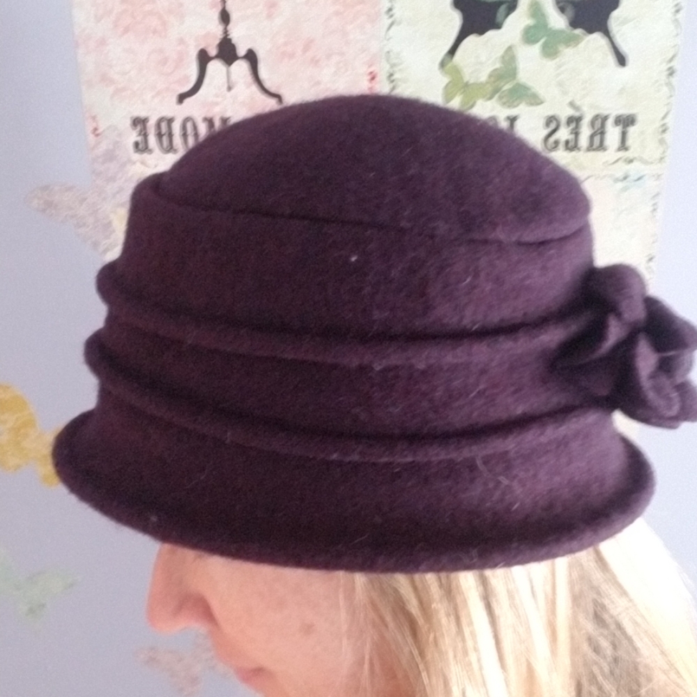 Deep purple hat - Picture 2 of 5